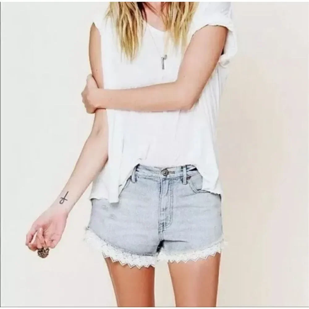 Free People Lacey Cutoff Shorts Size 26 Light Wash Distressed High-Rise Lace Hem